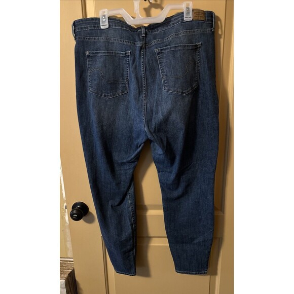 Woman Signature Levi Medium Wash Mid Rise Skinny Blue Jeans Size 22M Preowned - Picture 5 of 8